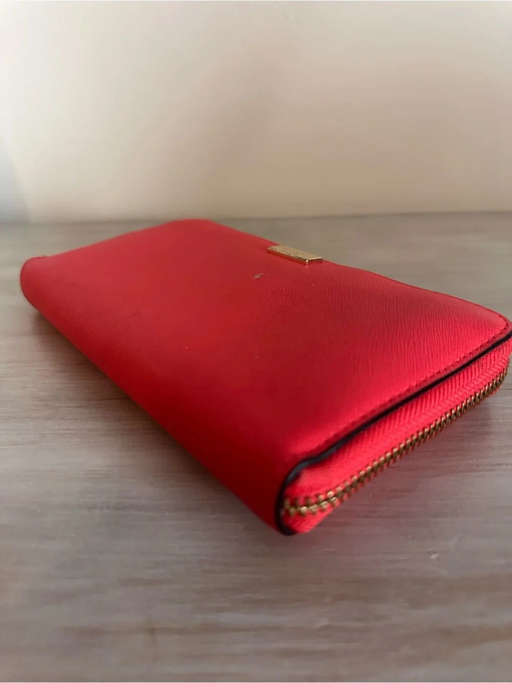 kate spade red saffiano continental wallet with gold plaque
